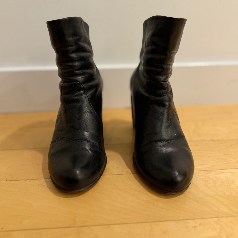 ✨ Coclico Black Leather Ankle Boots – Size 8 ✨